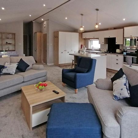 The Springs Lakeside Holiday Park Fladbury Exterior foto