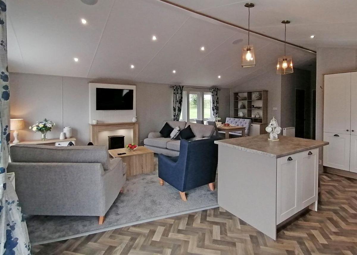 The Springs Lakeside Holiday Park Fladbury Exterior foto