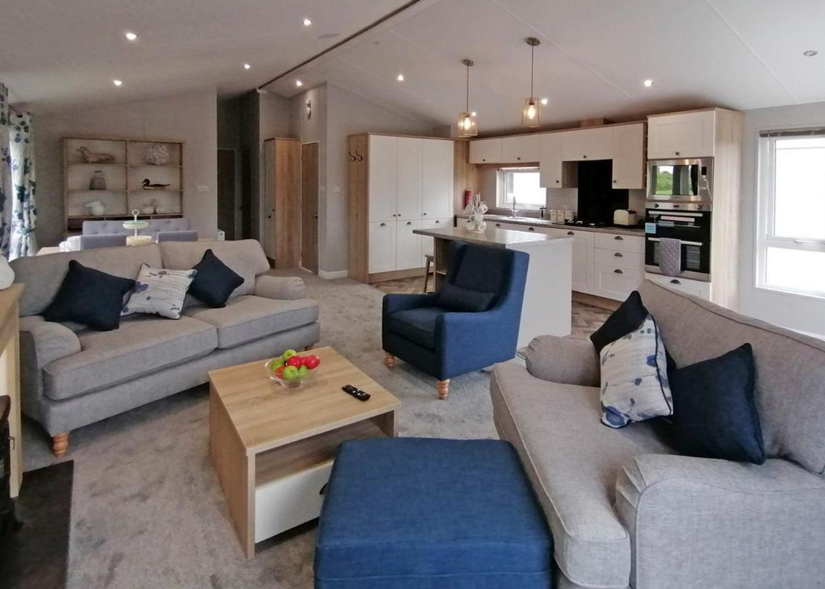 The Springs Lakeside Holiday Park Fladbury Exterior foto