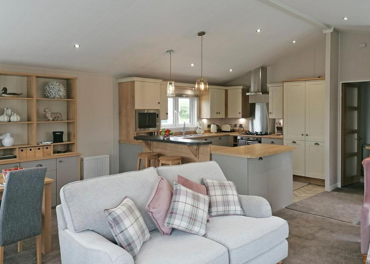 The Springs Lakeside Holiday Park Fladbury Exterior foto