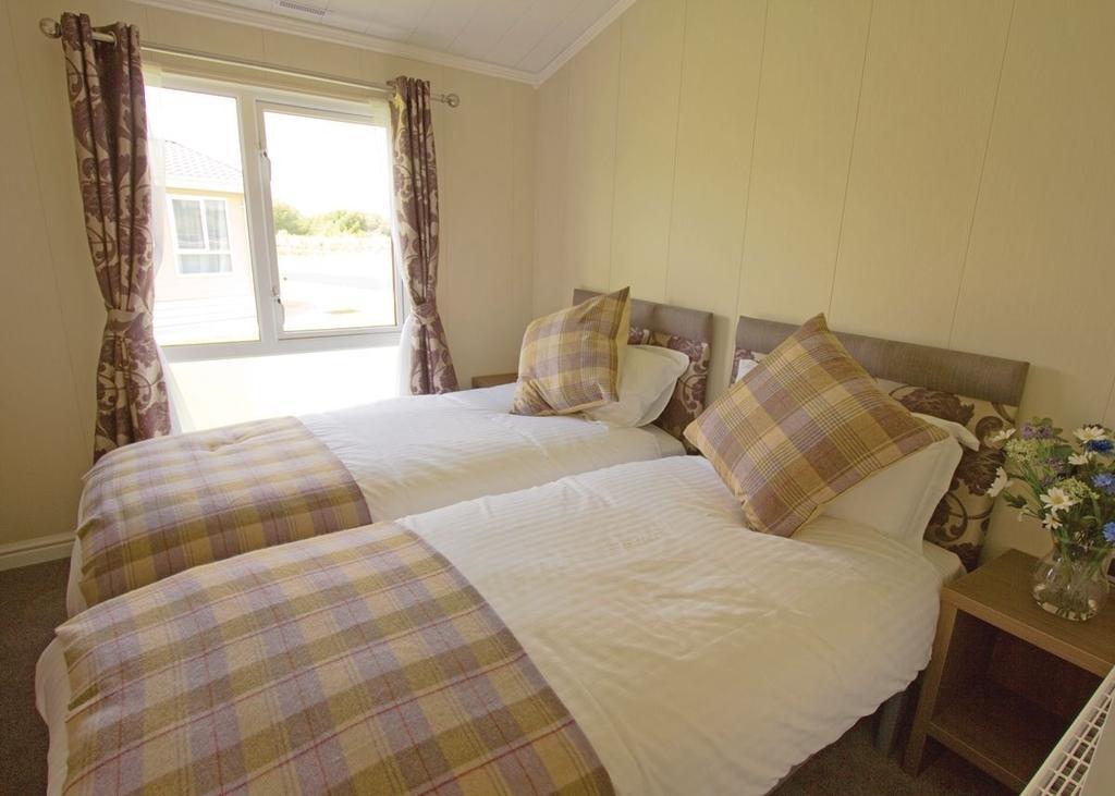 The Springs Lakeside Holiday Park Fladbury Habitación foto